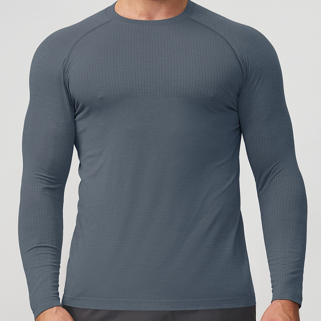 メンズのシームレス長袖スポーツTシャツ（ブルーグレー、前面）