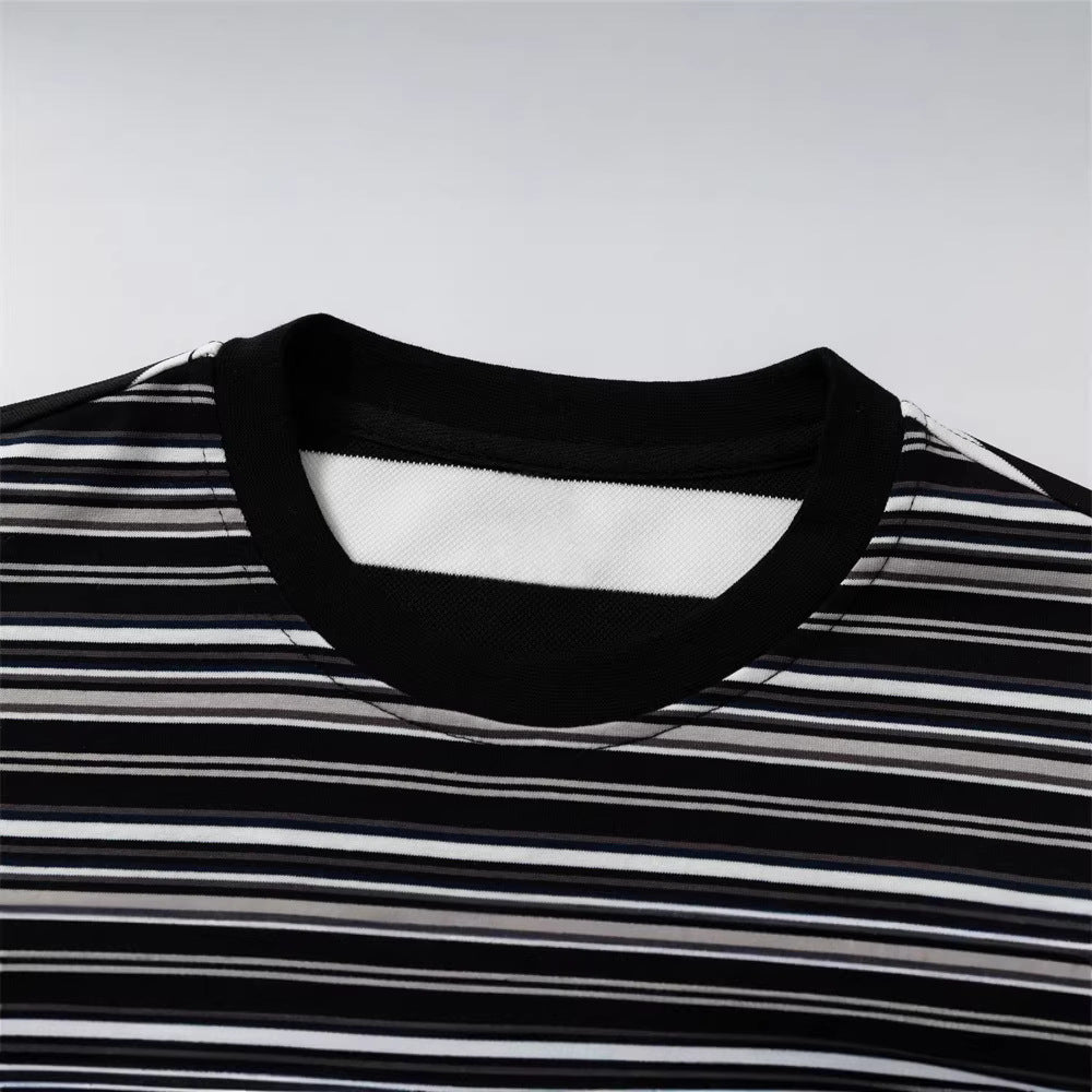 メンズ長袖Tシャツ 丸首リブ付き、黒×白の細ストライプデザイン