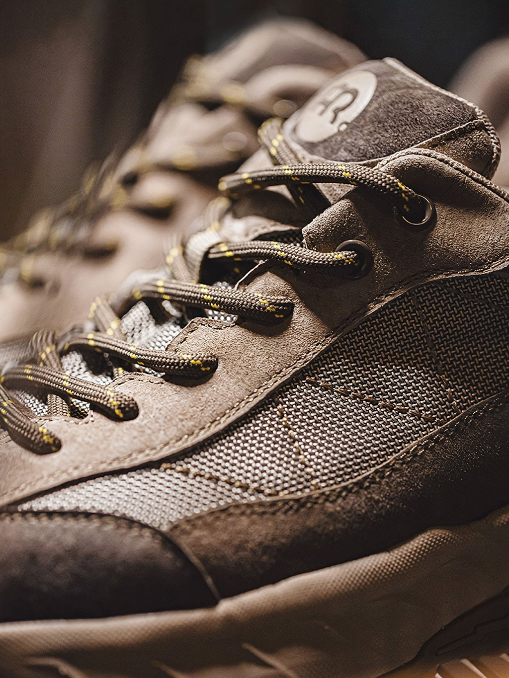 タク ミックスマテリアル マウンテンスニーカー