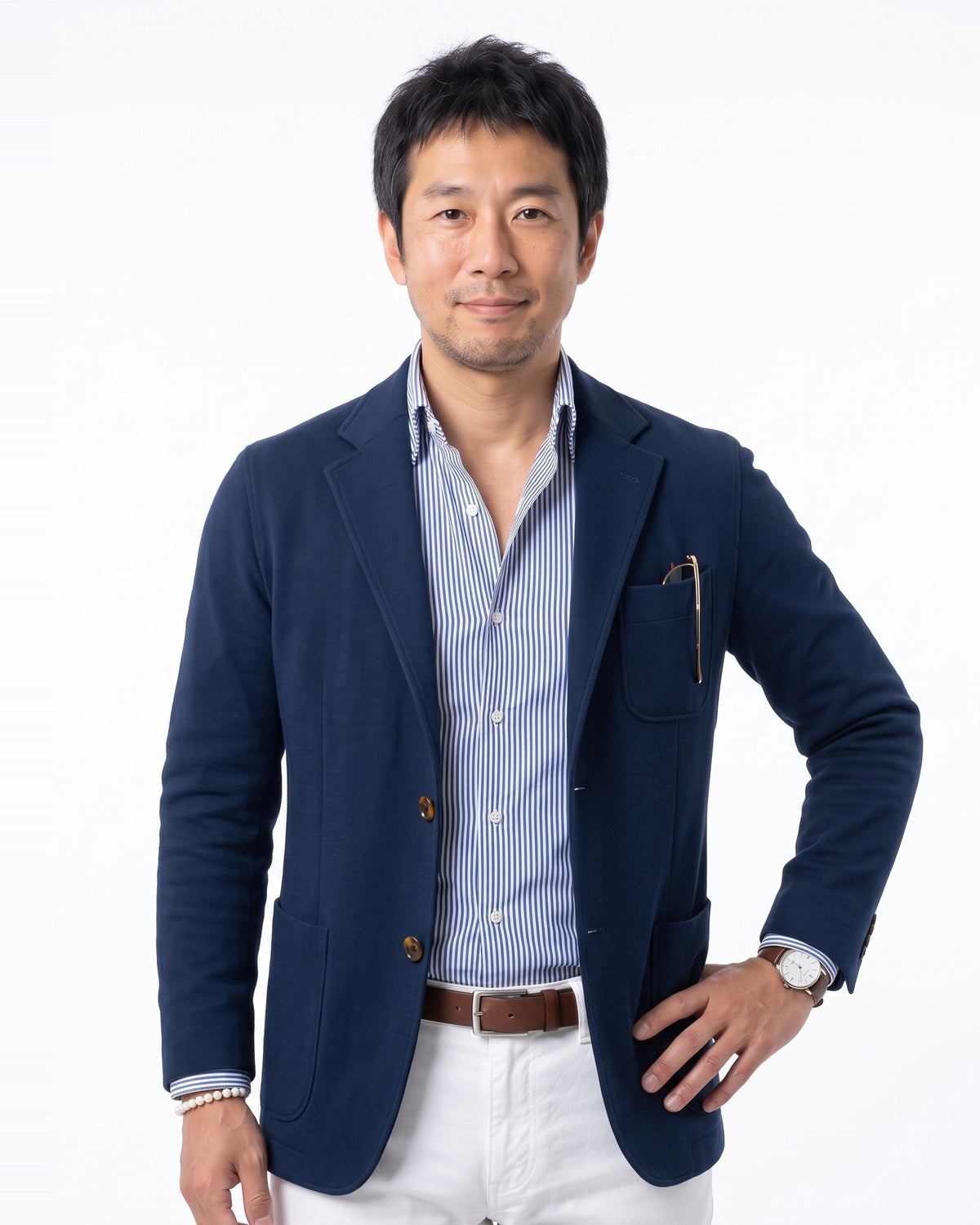 メンズ用ネイビーの2つボタンブレザー、胸ポケット付きジャケット