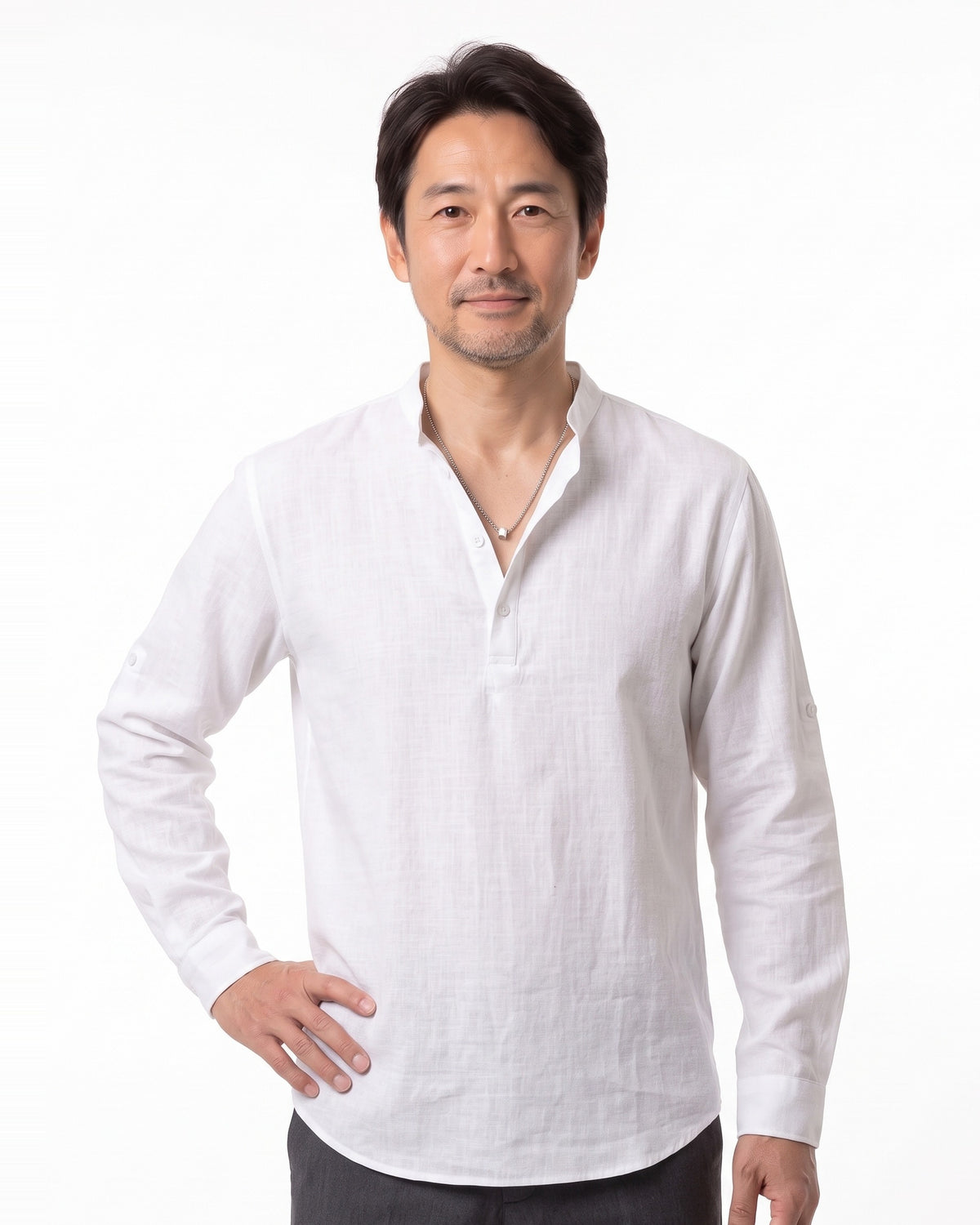 ホワイトのバンドカラー長袖ヘンリーネックTシャツ