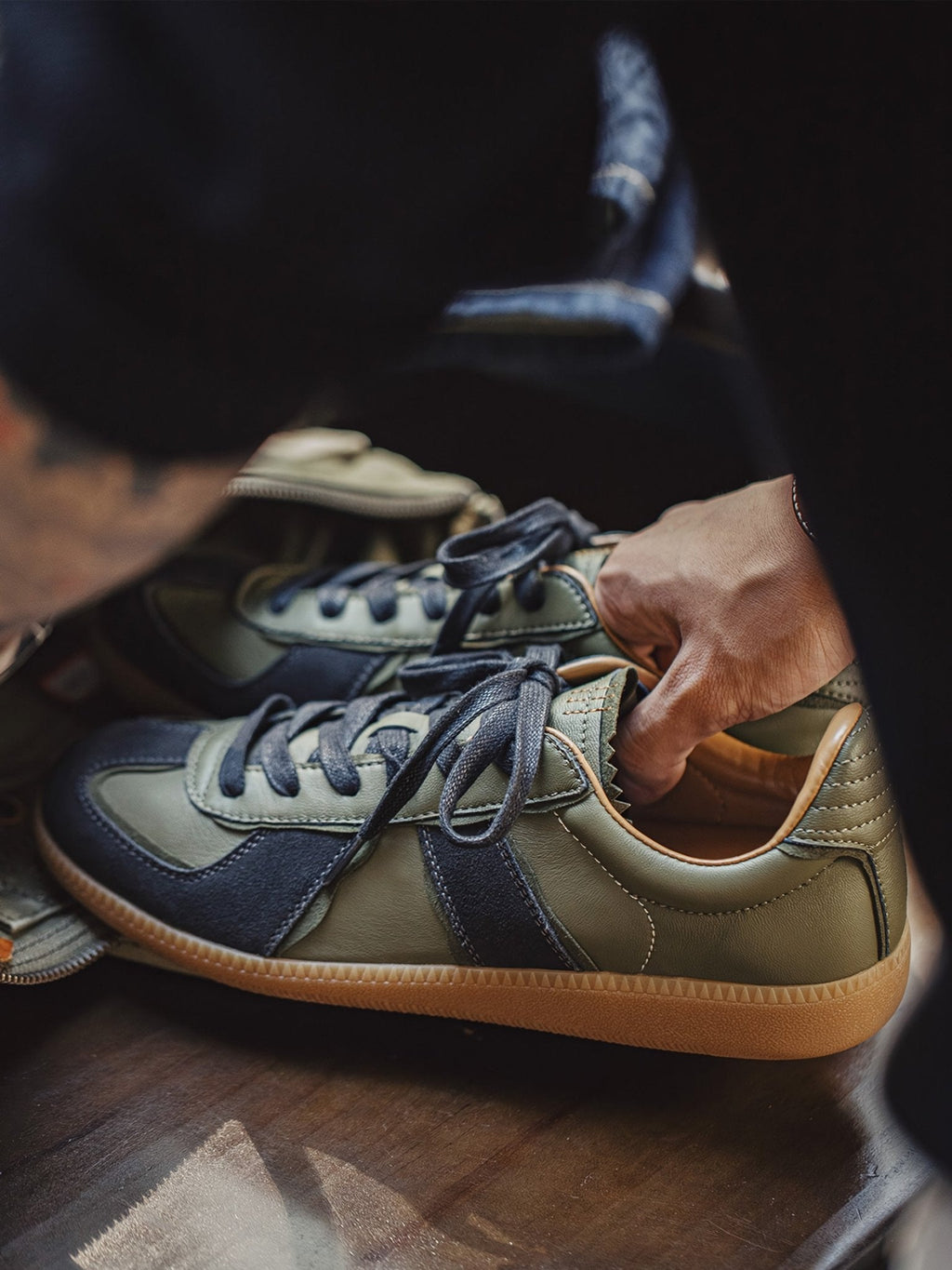 ハヤト オリーブ トレーナー スニーカー