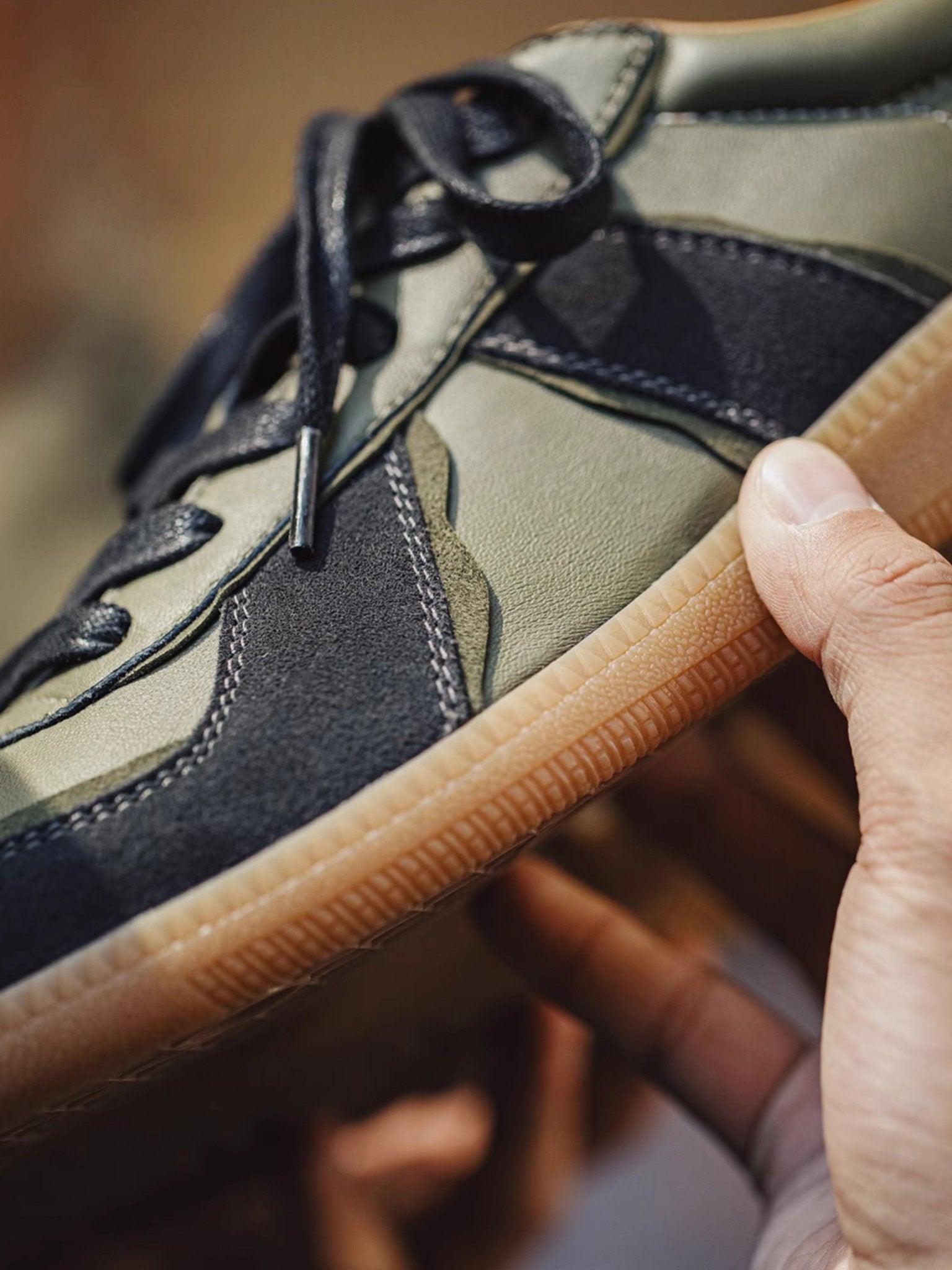 ハヤト オリーブ トレーナー スニーカー