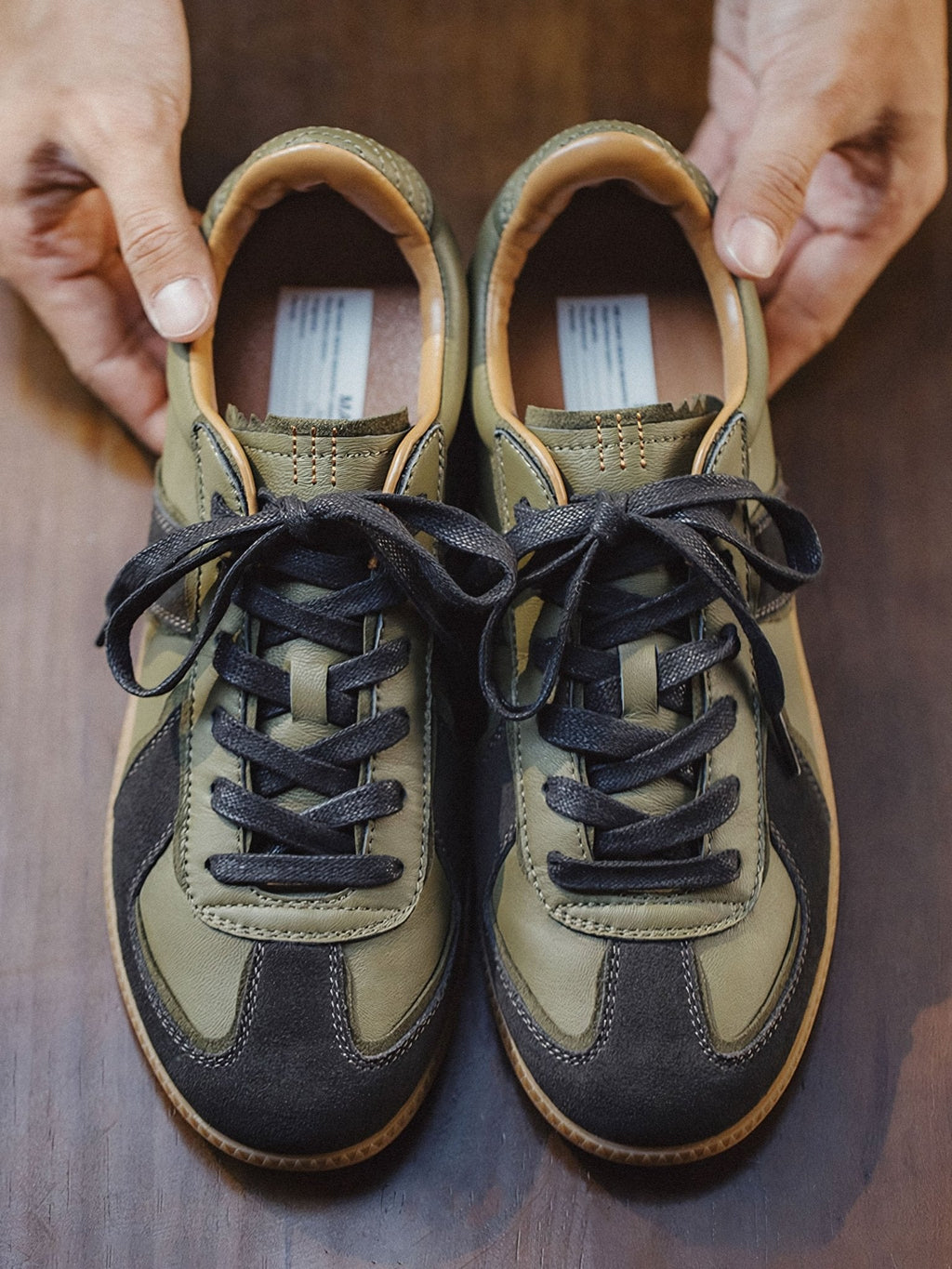 ハヤト オリーブ トレーナー スニーカー