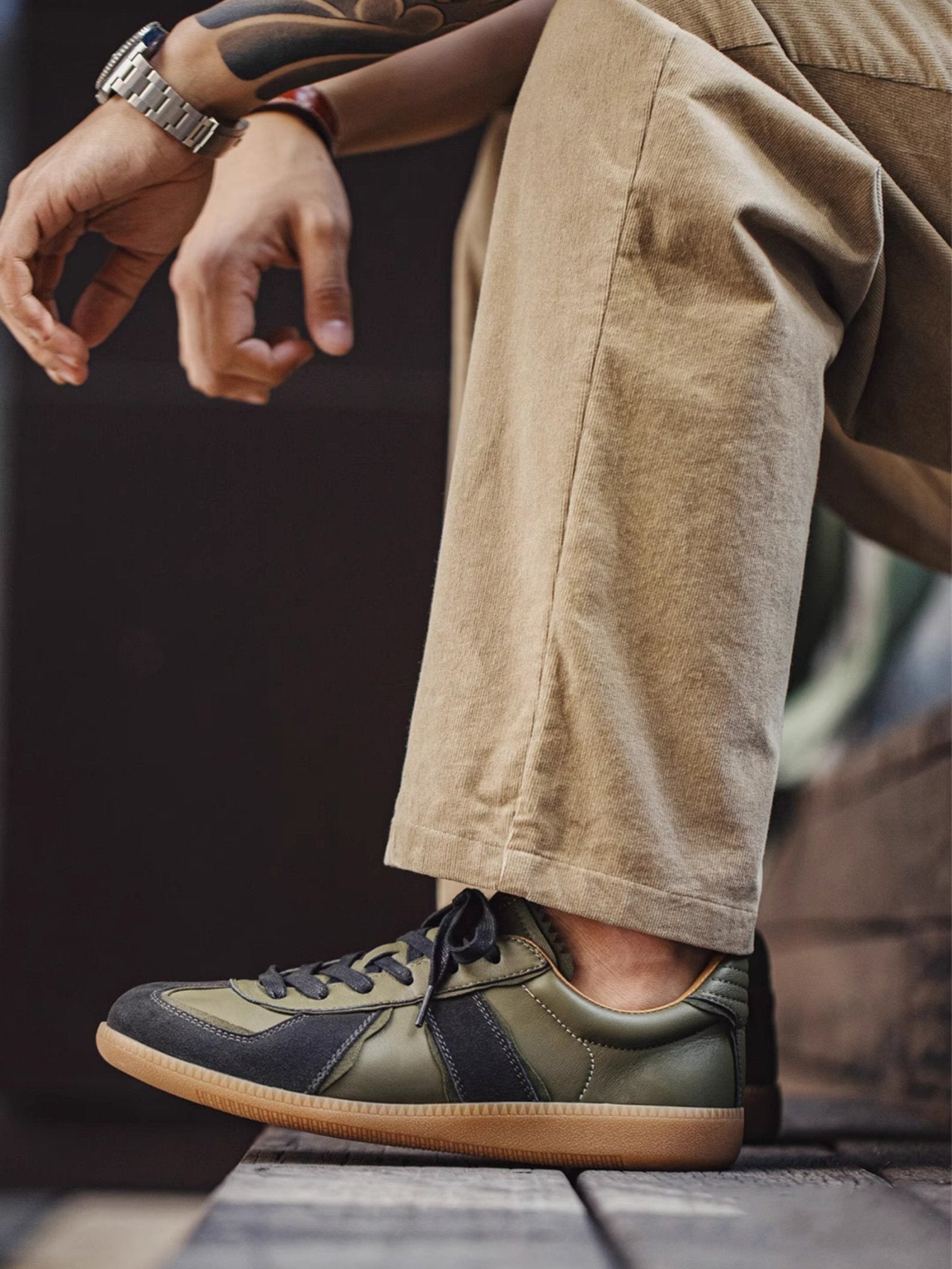 ハヤト オリーブ トレーナー スニーカー