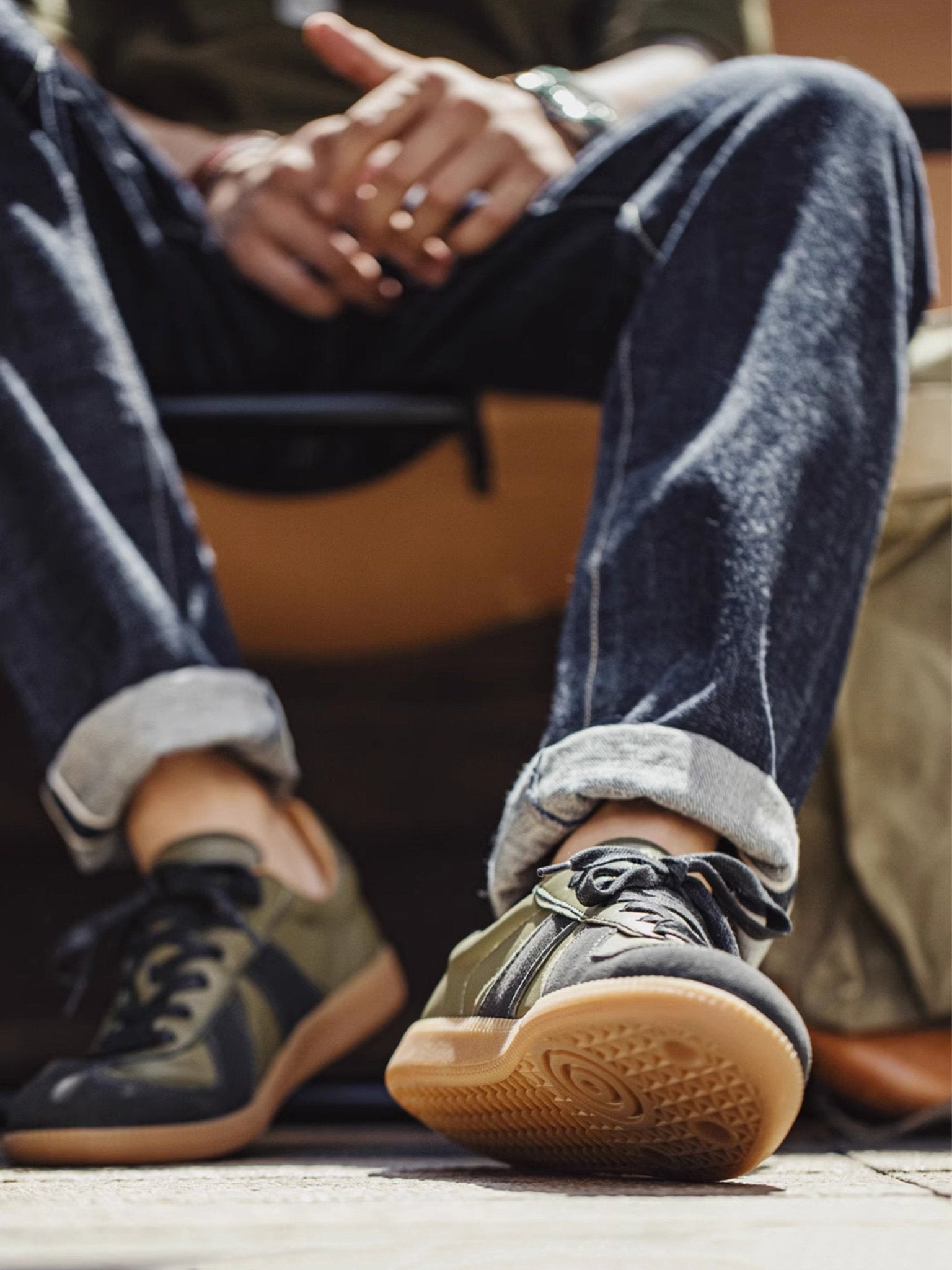 ハヤト オリーブ トレーナー スニーカー