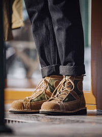 メンズ ブーツ 低い位置：ブラウンのスエード×グリーンキャンバスのレース
