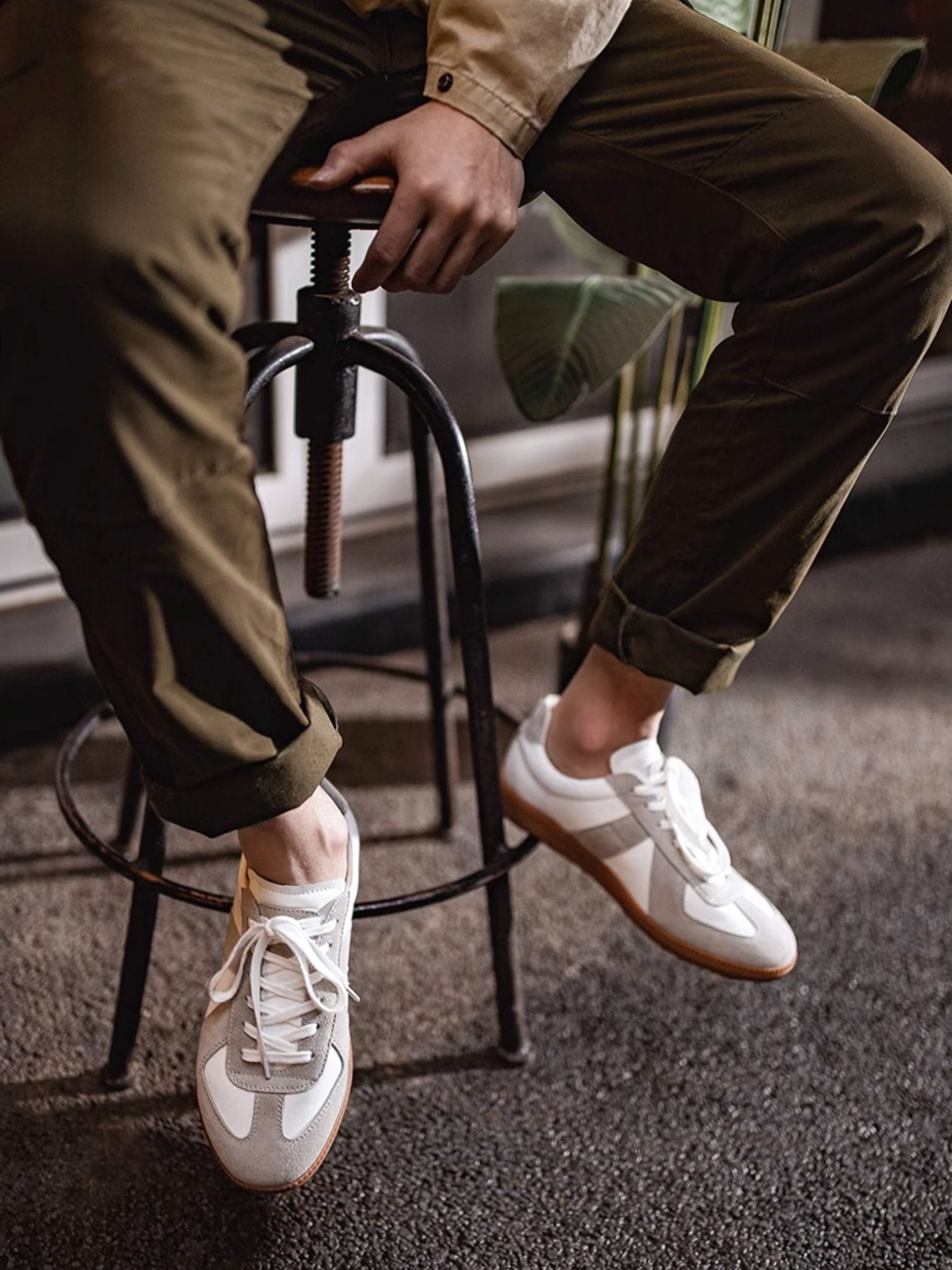 カズマ ホワイト トレーナー スニーカー