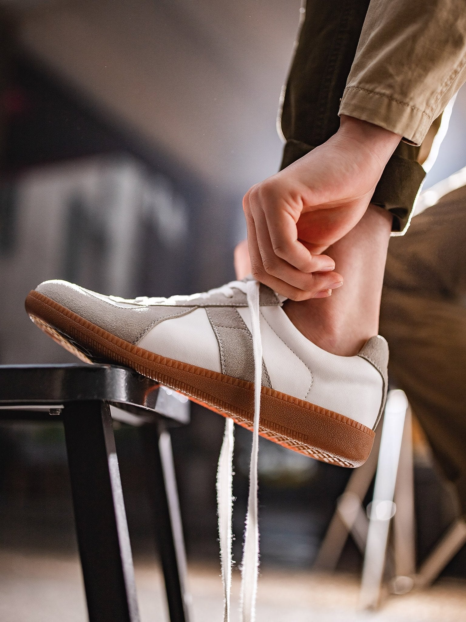 カズマ ホワイト トレーナー スニーカー