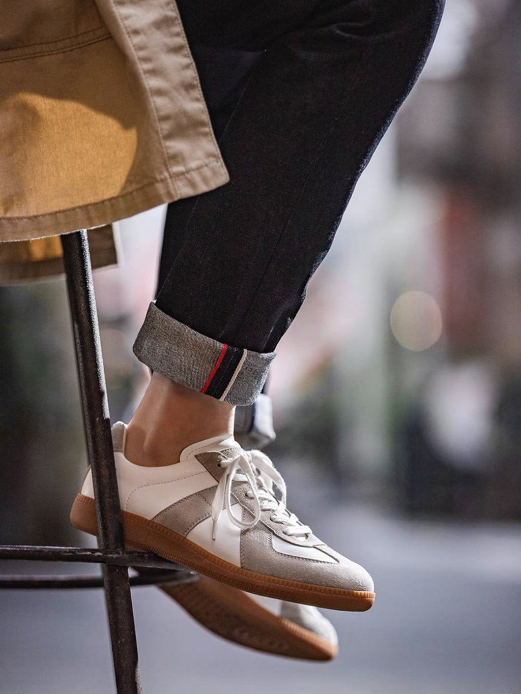 カズマ ホワイト トレーナー スニーカー